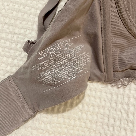 Victoria’s Secret Lace Bra - Picture 3 of 4